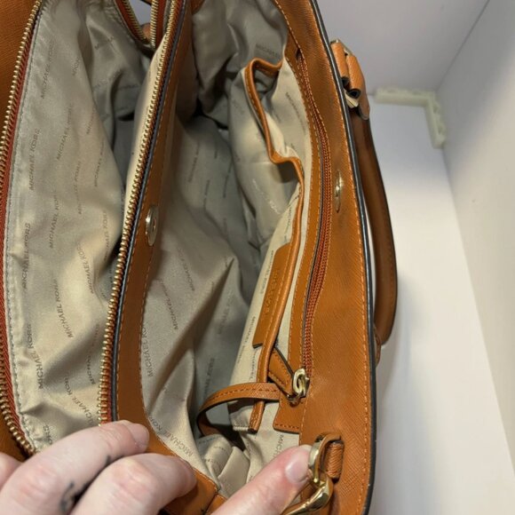 Michael Kors Savannah Large Shoulder Bag - Picture 10 of 16